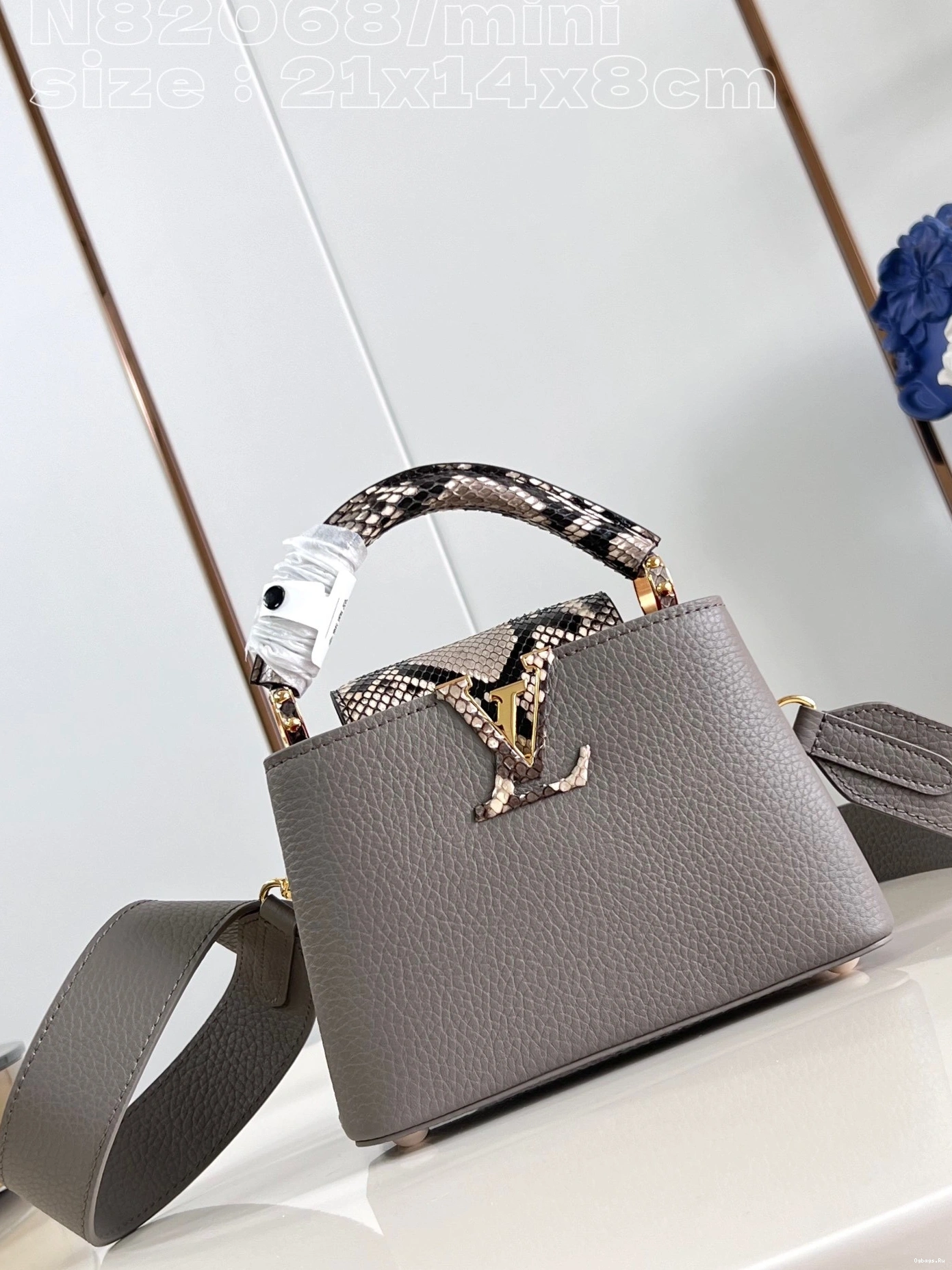 VUITTON CAPUCINES LOUIS MINI-21*14*8CM 0109